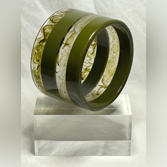 Vintage lucite acrylic olive green striped bangle bracelet moss like stripes - Picture 11 of 11
